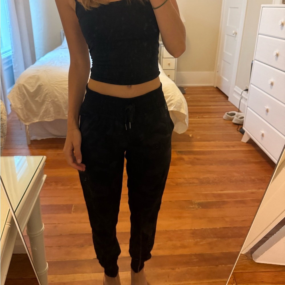 Lululemon Women's Cameo Jogger Pants (size 2)